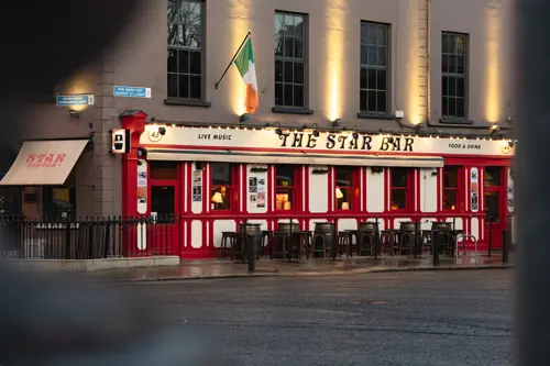 THE STAR BAR